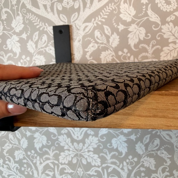 Coach Y2K Mini Signature C Tech Case Sleeve NWOT 10 1/2” L x 8 1/2” T x 1/2” D - Picture 9 of 11